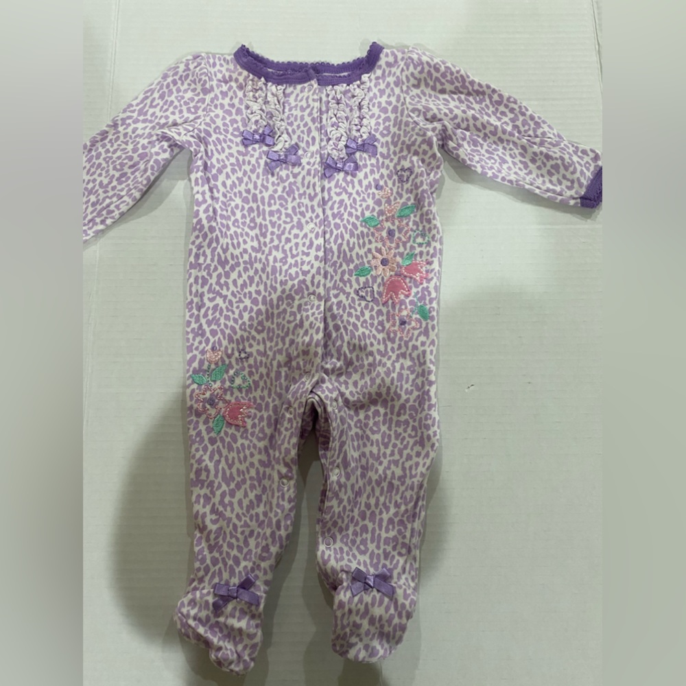 Babies r us baby girl footed pajama purple and white with floral detail 6months